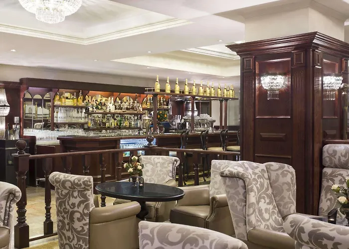 Ramada & By Wyndham North 호텔 4*