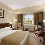 Ramada & By Wyndham North Готель Бухарест