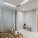 Ramada & By Wyndham North Готель