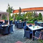 Ramada & By Wyndham North Hotell