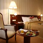 Ramada & By Wyndham North Hotell 4*