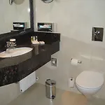 Ramada & By Wyndham North Hotell