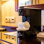 Ramada & By Wyndham North Готель