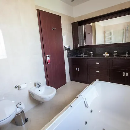 Ramada & By Wyndham North Hotel 4*