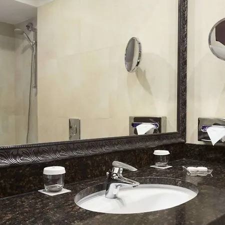 Ramada & By Wyndham North Otel