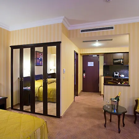 Ramada & By Wyndham North Hotell