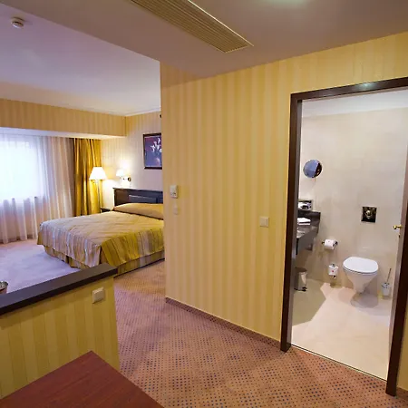 Ramada & By Wyndham North Hotell