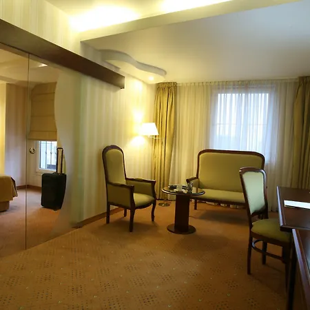 Otel Ramada & By Wyndham North 4*