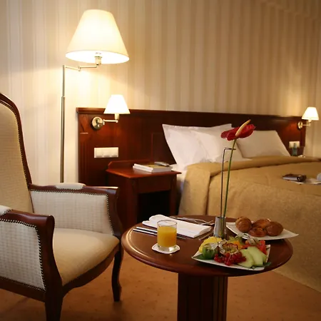 Ramada & By Wyndham North Hotell 4*