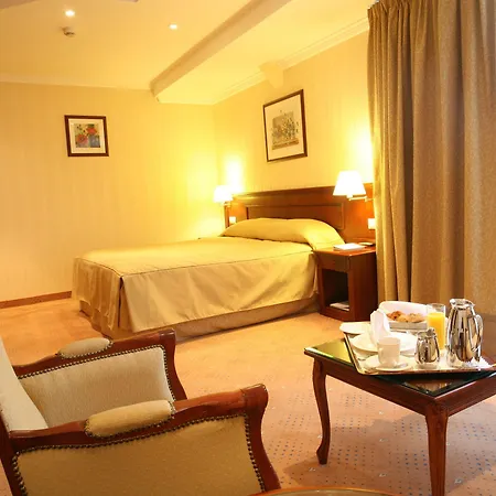 Ramada & By Wyndham North Hotell 4*