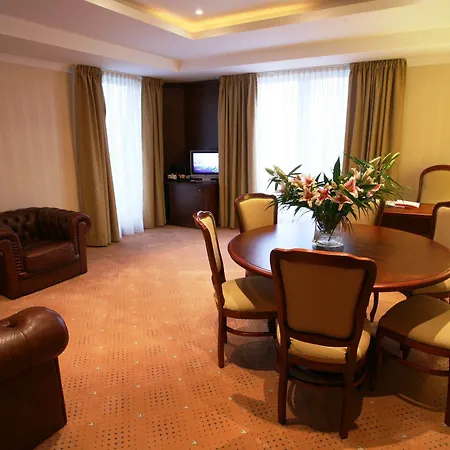 Ramada & By Wyndham North Hotel 4*