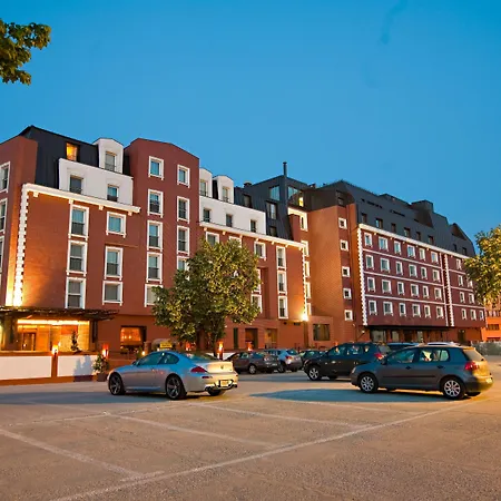 Ramada & By Wyndham North Hotell