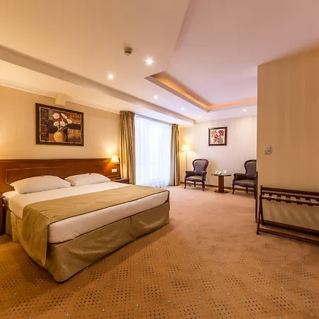 Ramada & By Wyndham North Hotell