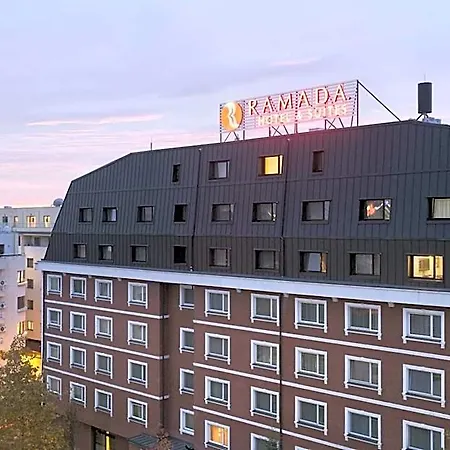 Ramada & By Wyndham North Hotell