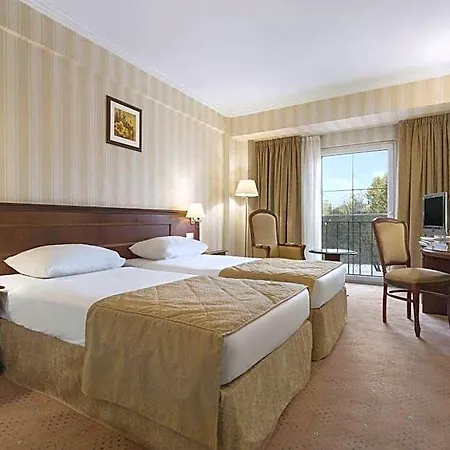 Ramada & By Wyndham North Hotell