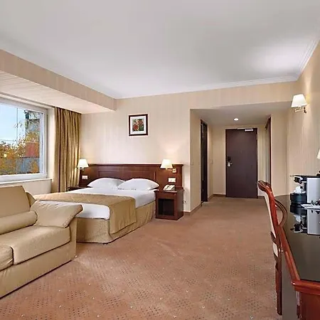 Ramada & By Wyndham North Hotell 4*