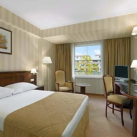 Ramada & By Wyndham North Hotell 4*