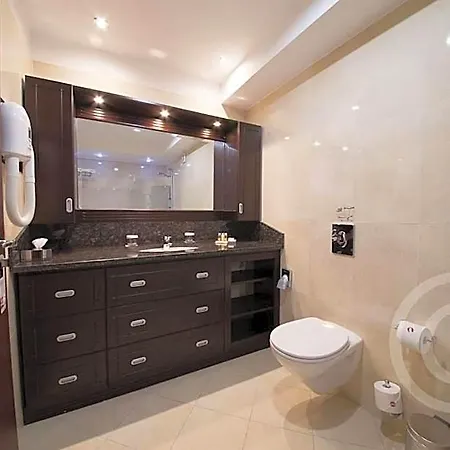 Ramada & By Wyndham North 4* Bukarest