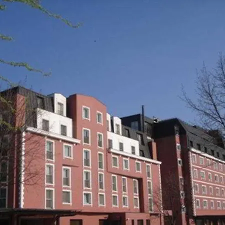 Ramada & By Wyndham North Otel 4*