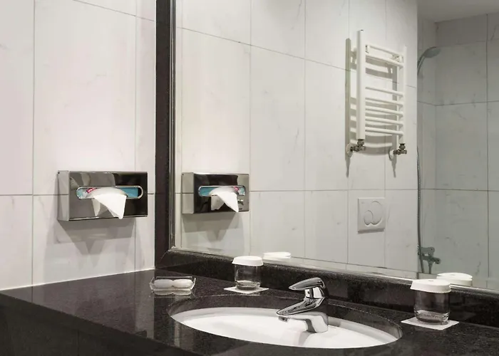 Ramada & By Wyndham North Готель 4*