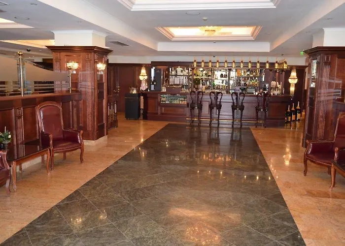 Ramada & By Wyndham North מלון 4*