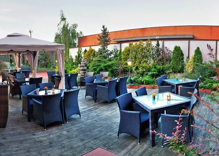 Ramada & By Wyndham North Готель