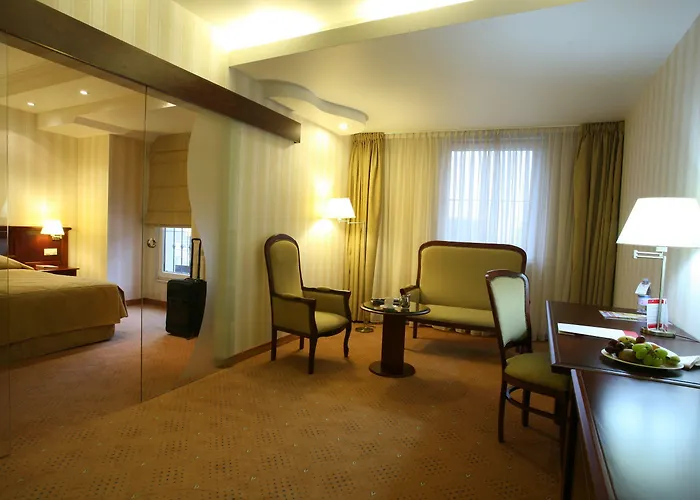 Отель Ramada & By Wyndham North 4*