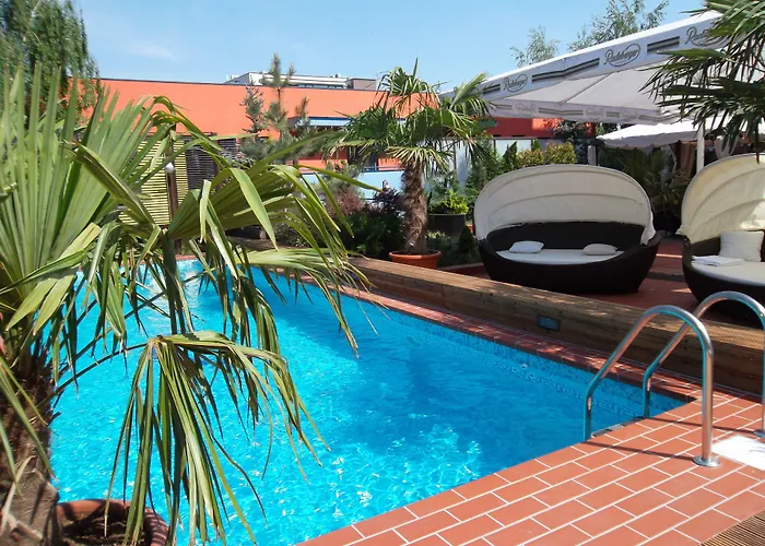 Ramada & By Wyndham North 酒店