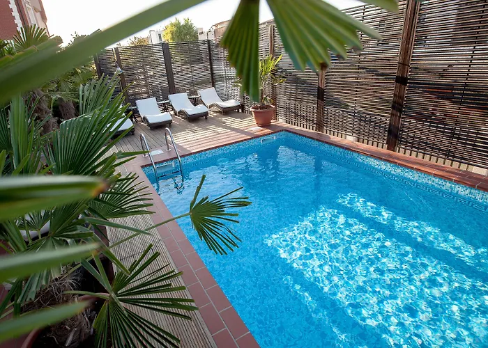 מלון Ramada & By Wyndham North 4*