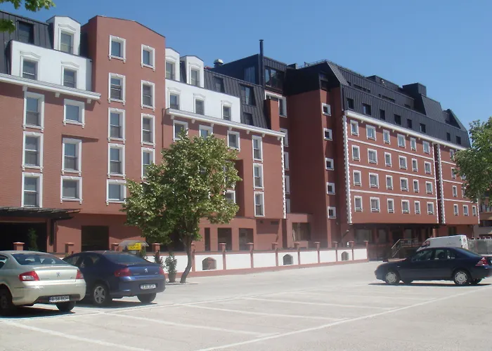 Ramada & By Wyndham North Готель 4*