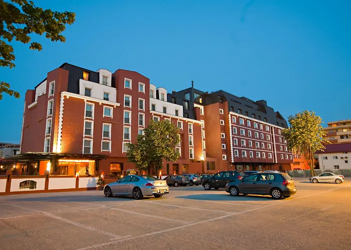 Ramada & By Wyndham North Отель