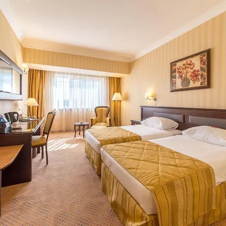 Ramada & By Wyndham North Hotell 4*