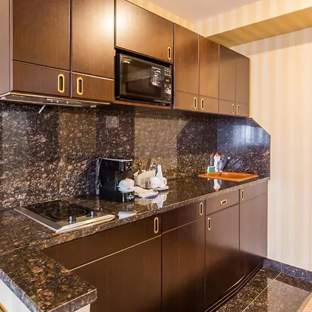 Ramada & By Wyndham North Hotell