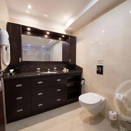 Ramada & By Wyndham North Hotell