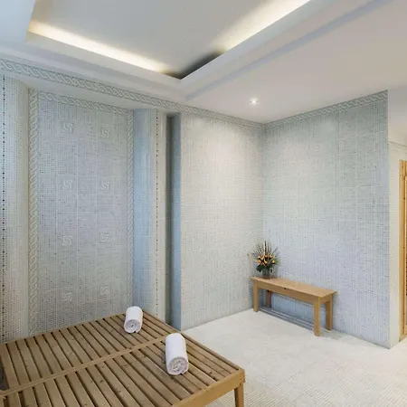 Ramada & By Wyndham North Hotell