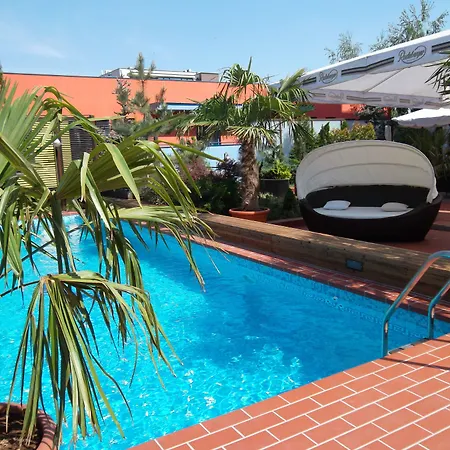 Ramada & By Wyndham North Hotell