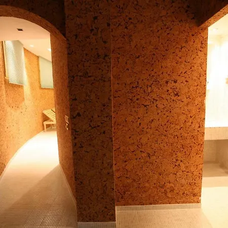 Ramada & By Wyndham North Hotell 4*
