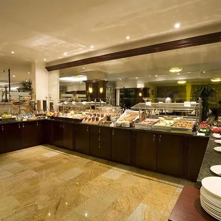 Ramada & By Wyndham North Hotell