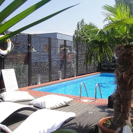 Ξενοδοχείο Ramada & By Wyndham North 4*