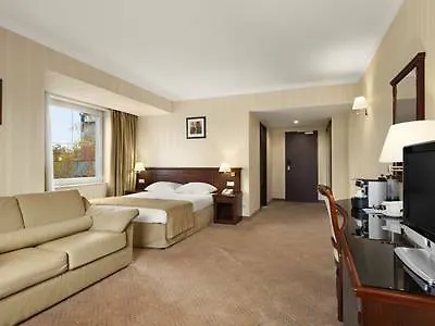 Ramada & By Wyndham North Hotell