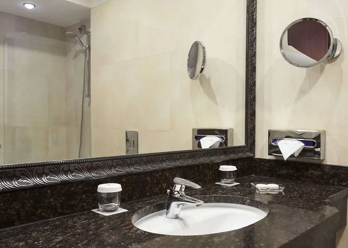 Ramada & By Wyndham North Hotell