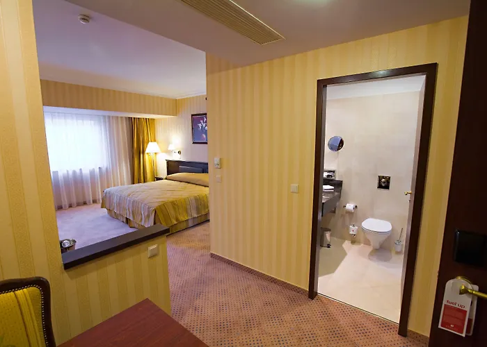 Ramada & By Wyndham North Hotell